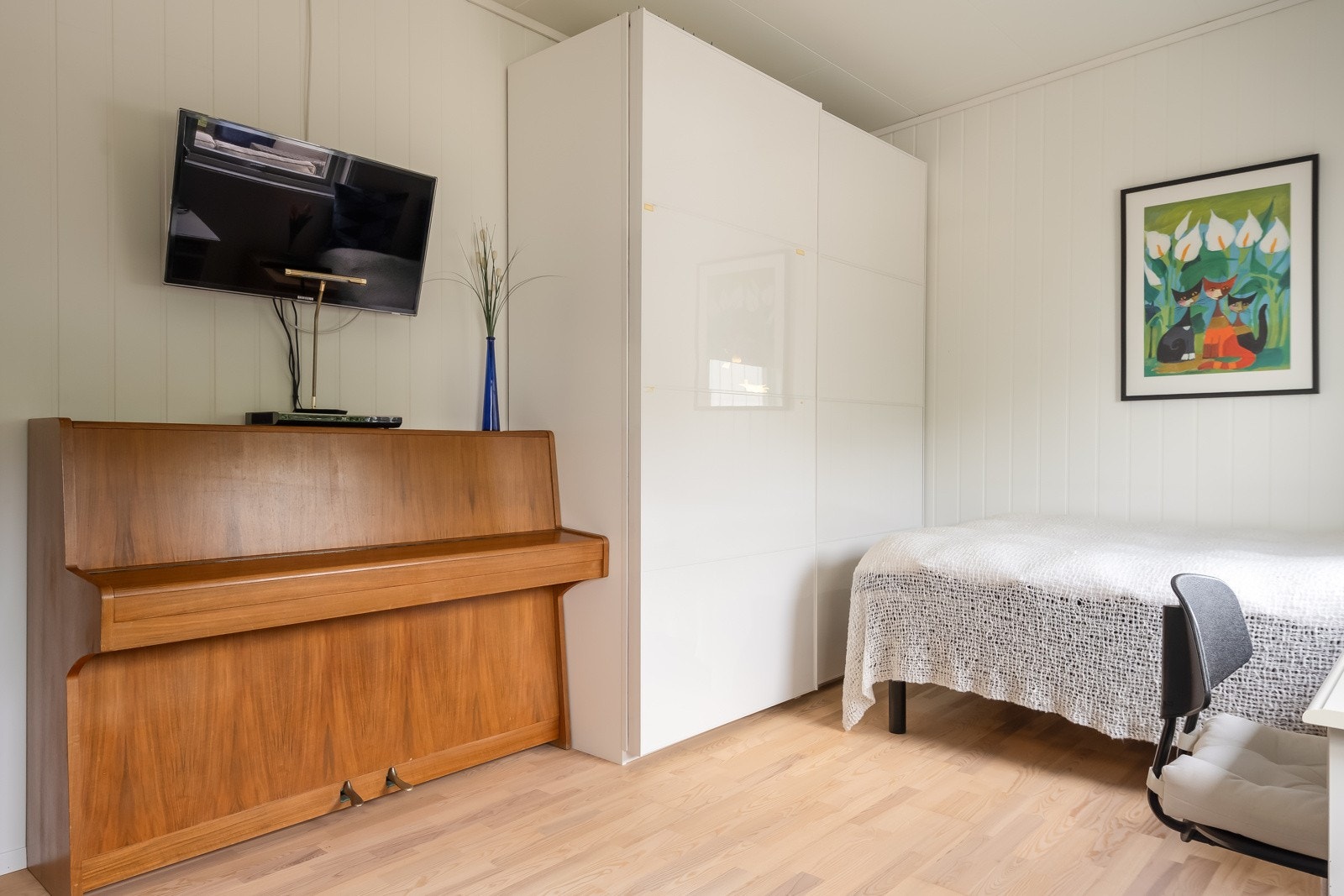 Rommet har god plass til ønsket innredning med blant annet en større garderobeløsning. Galleribilde