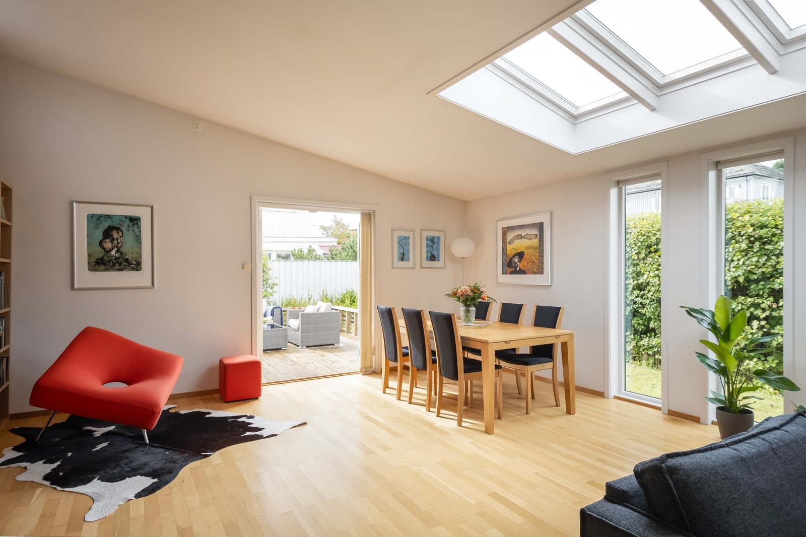 Stor stue på hele 41,3 kvm med utgang til terrassen. Galleribilde