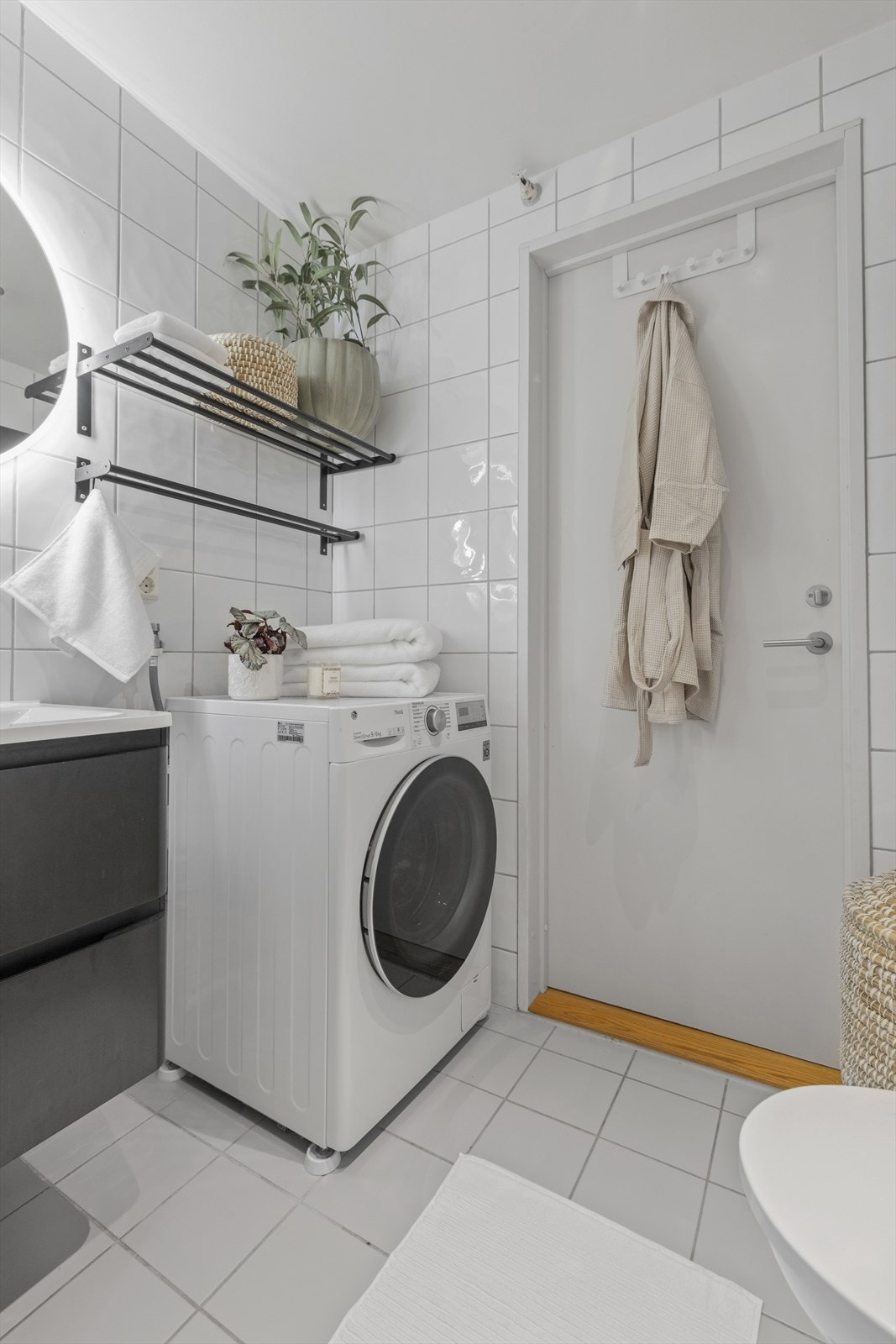 Praktisk med plass/opplegg til vaskemaskin. Galleribilde