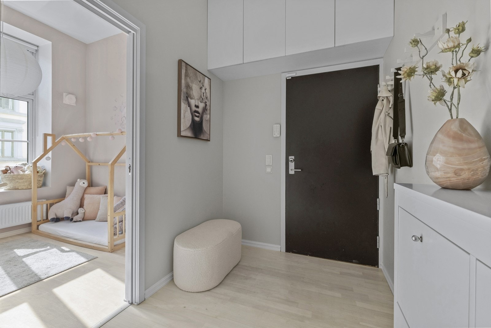 Leiligheten ligger praktisk til i byggets 2. etasje. Galleribilde