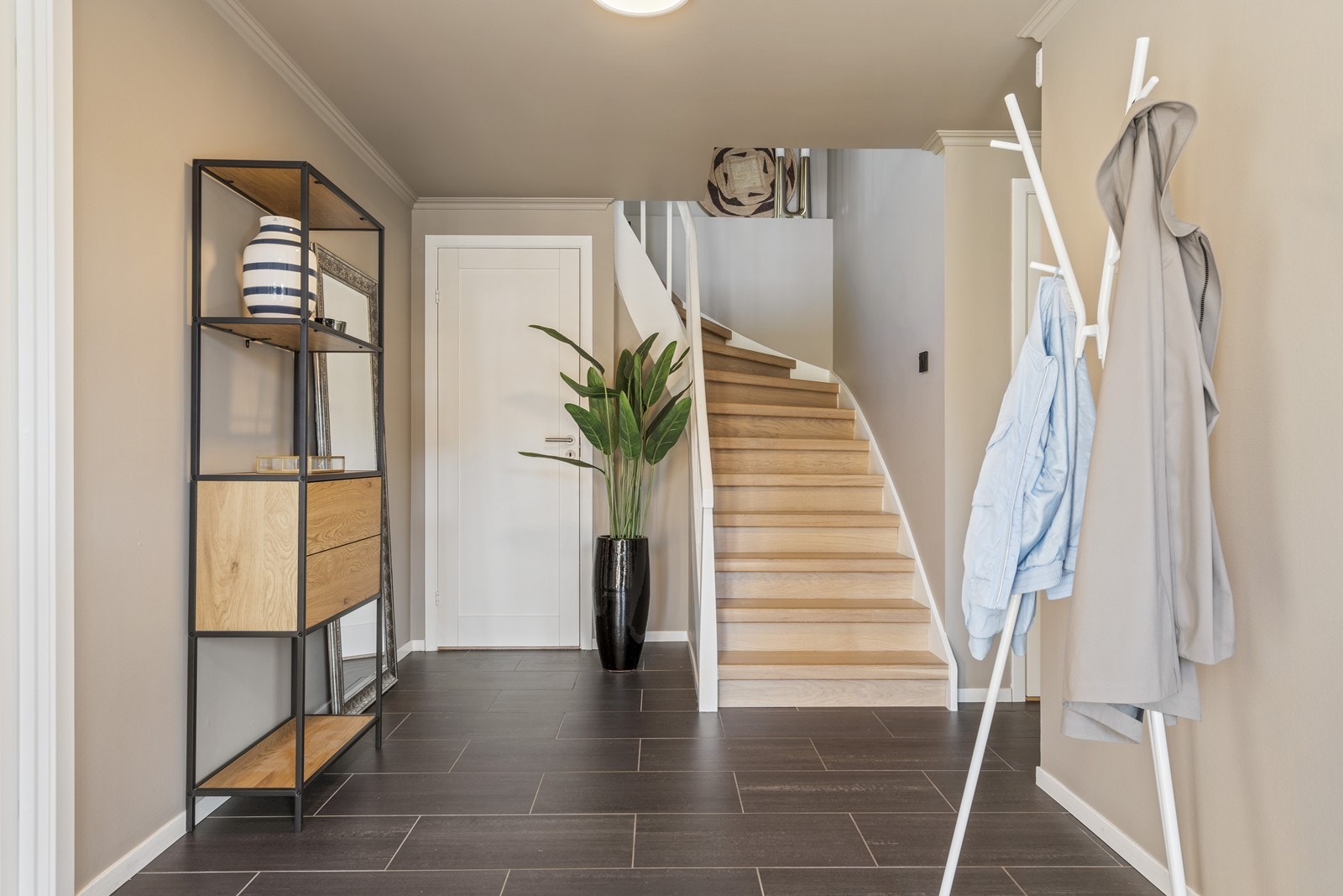 Moderne og behagelige farge- og materialvalg Galleribilde