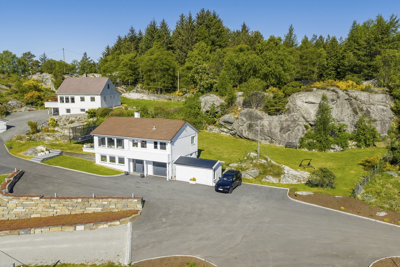 Gode parkeringsmuligheter på egen tomt Galleribilde