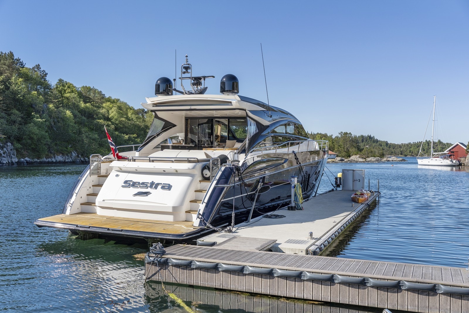 Solid flytebrygge i betong medfølger ikke og tas bort Galleribilde