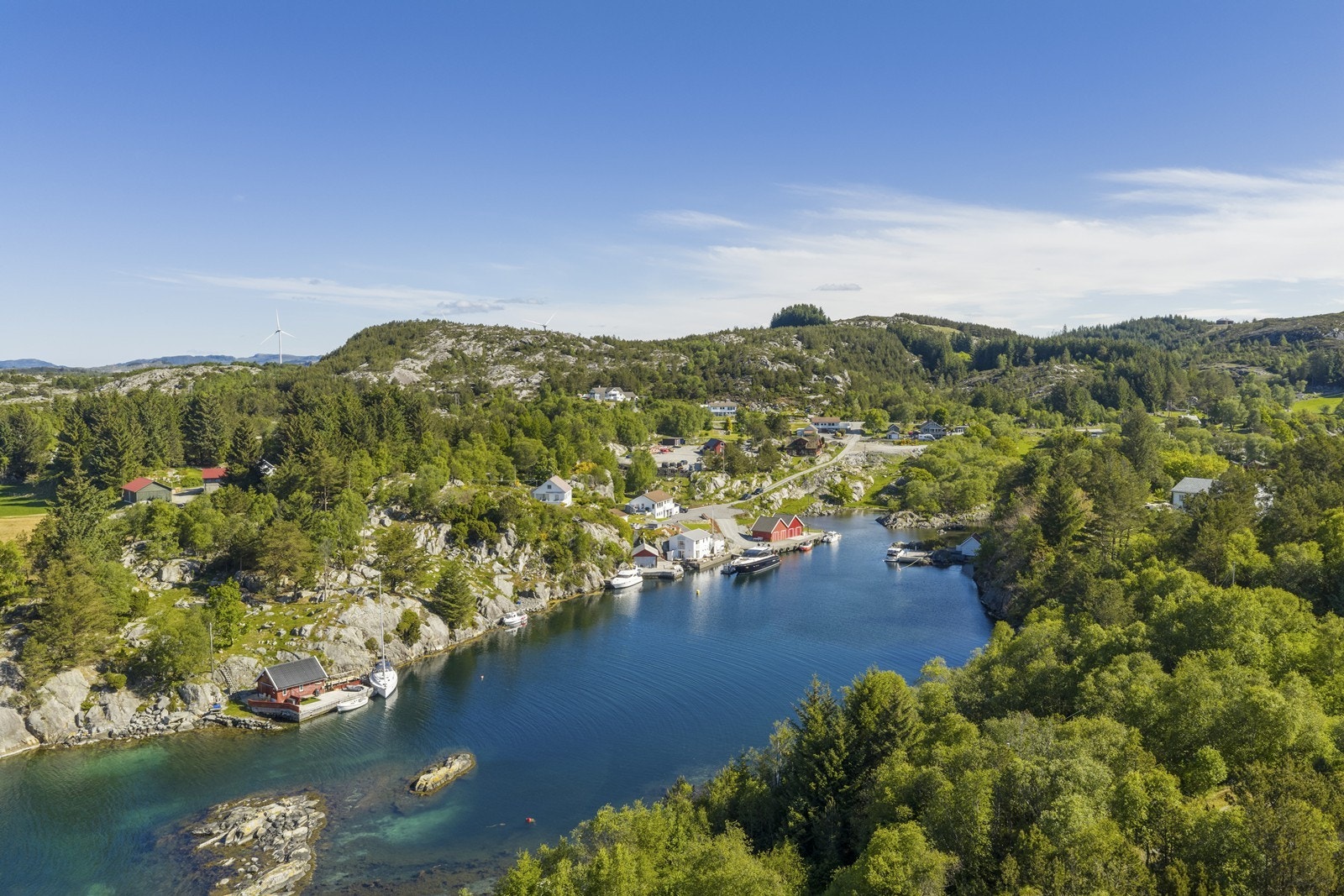 Skjermet og lun havn innerst i Navarvågen Galleribilde
