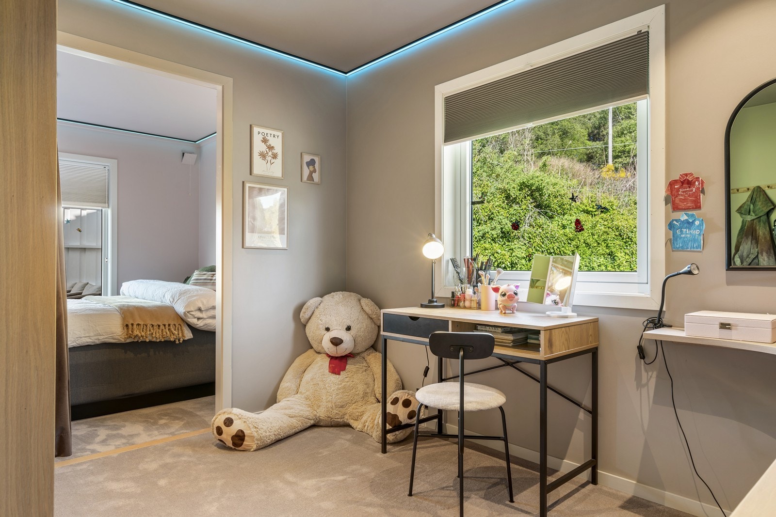 Romslig med god plass til garderobe Galleribilde