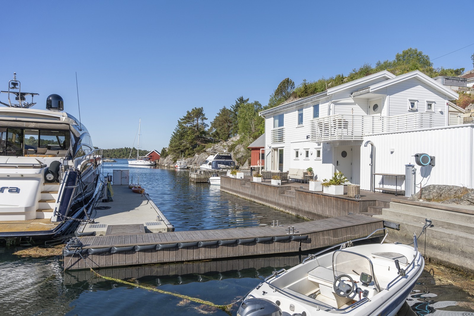 Meget gjennomført og flott sjøhus med høye kvaliteter som må ses Galleribilde