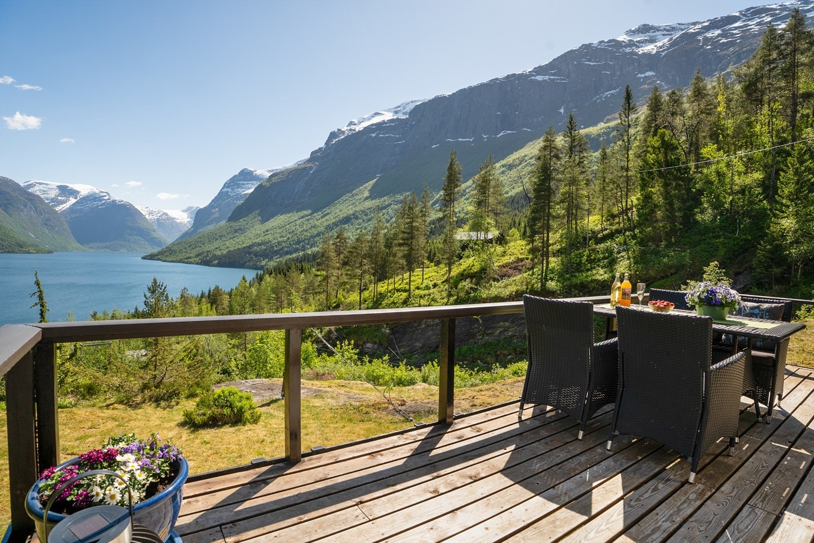 Eit godt utgangspunkt for å kombinere ro og nærheit til natur, samtidig som ein har nærheit til det ein treng av fasilitetar - perfekt for både avslapping og eventyr året rundt. Galleribilde
