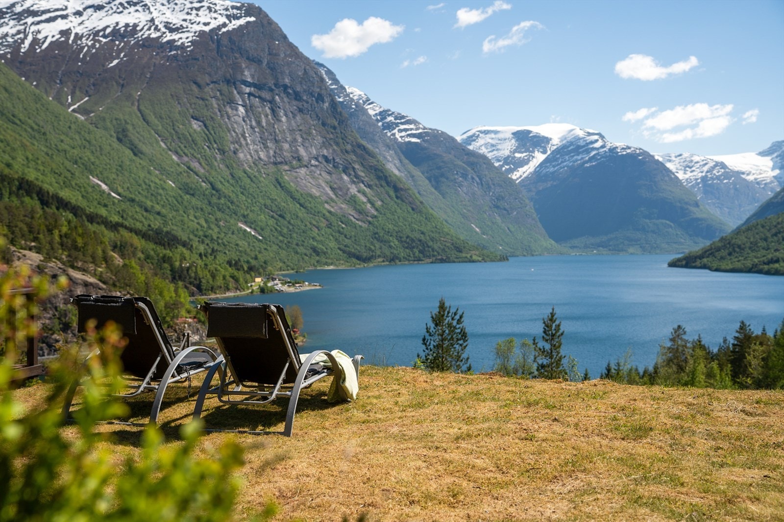 Her ligg alt til rette for å kunne kombinere ein aktiv fritidslivsstil, samtidig som ein kan trekke tilbake, senke skuldrane og nyte roen for seg sjølv i avslappande og vakre omgjevnadar... Galleribilde