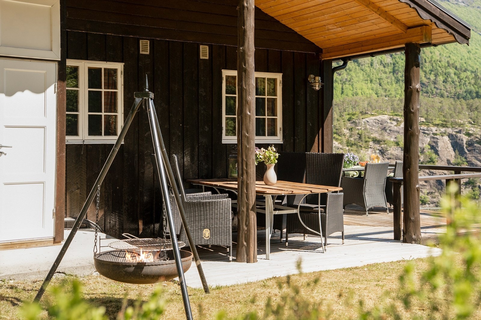 Her kan små og store finne seg til rette, samtidig som ein har kort veg til fleire flotte tur- og friluftsområder, kjende attraksjonar og reisemål. Galleribilde