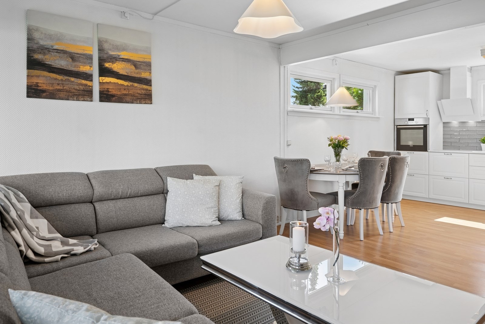 For deg, dine nærmeste og et fåtall utvalgte her venter trivsel, nærhet og godt selskap Galleribilde