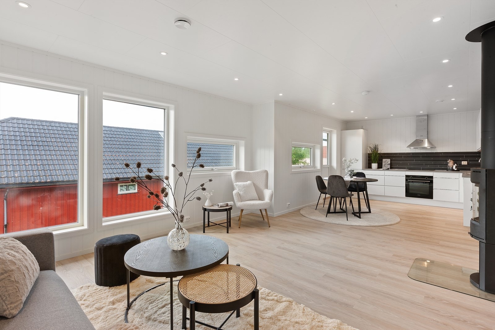 Moderne kjøkken med integrerte hvitevarer Galleribilde