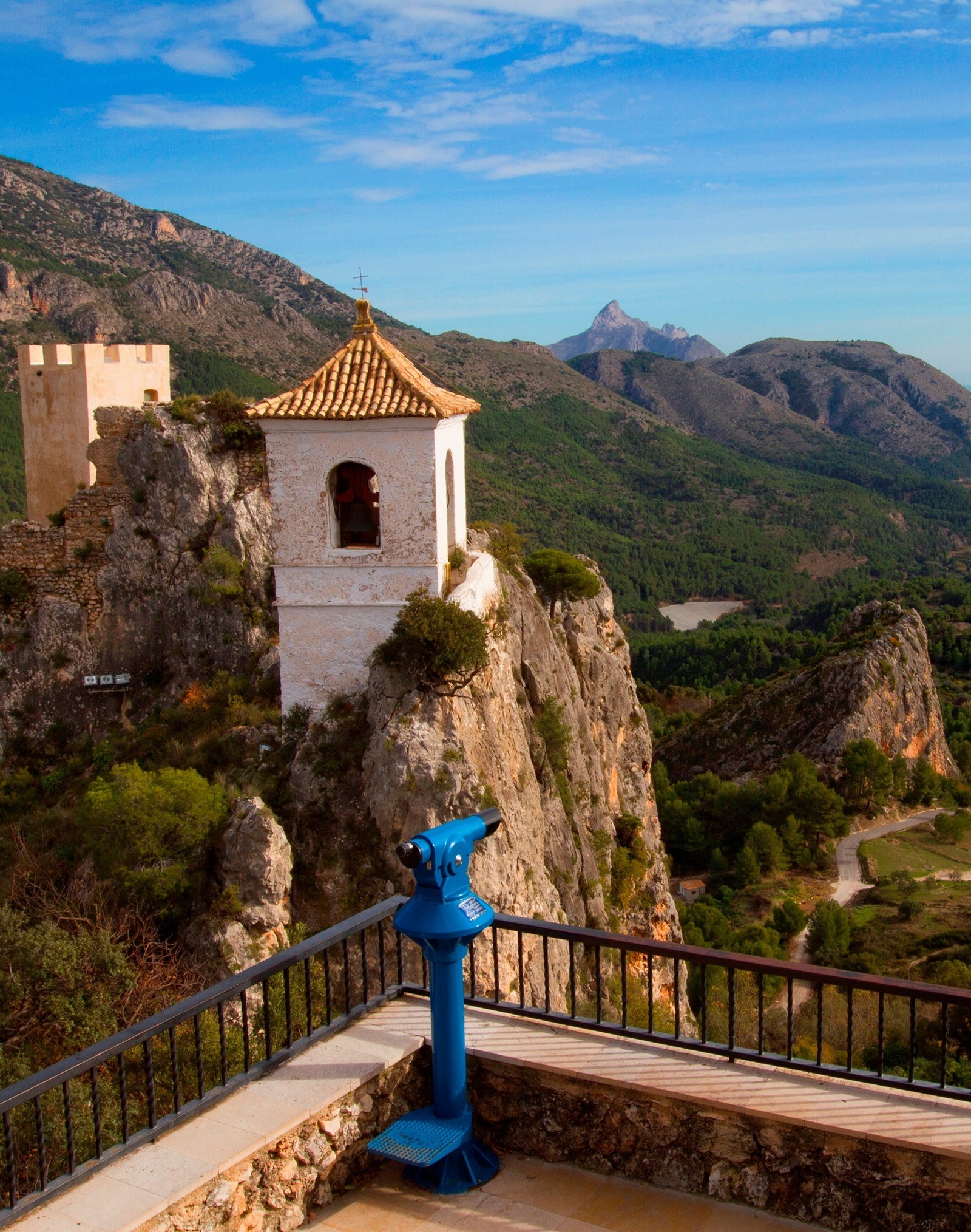 Kun 30 min til flyplassen, 10 min til Albir og Altea, samt Vila Joyosa. Midt i smørøyet! Galleribilde