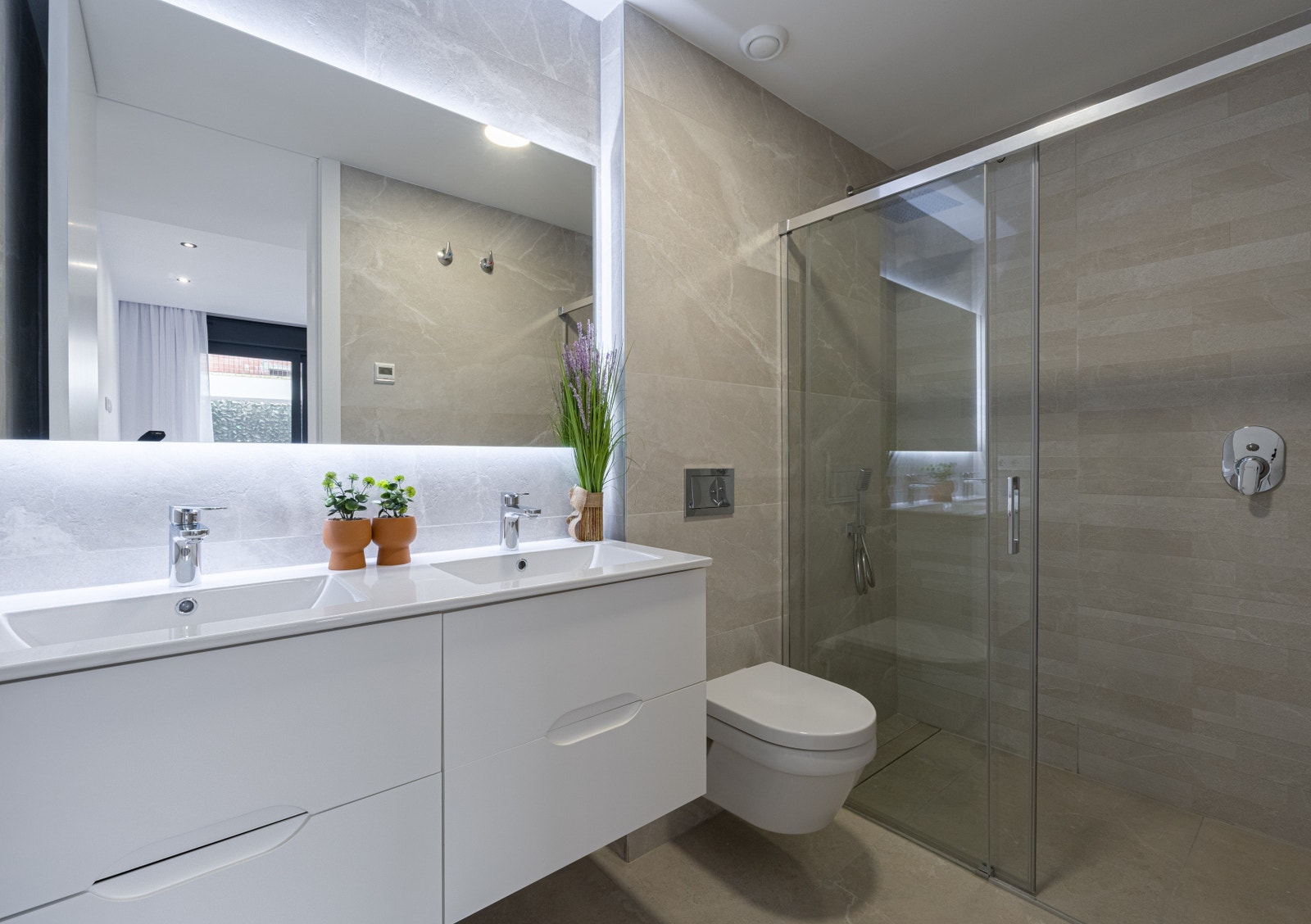 Alle badene har varekabler Galleribilde