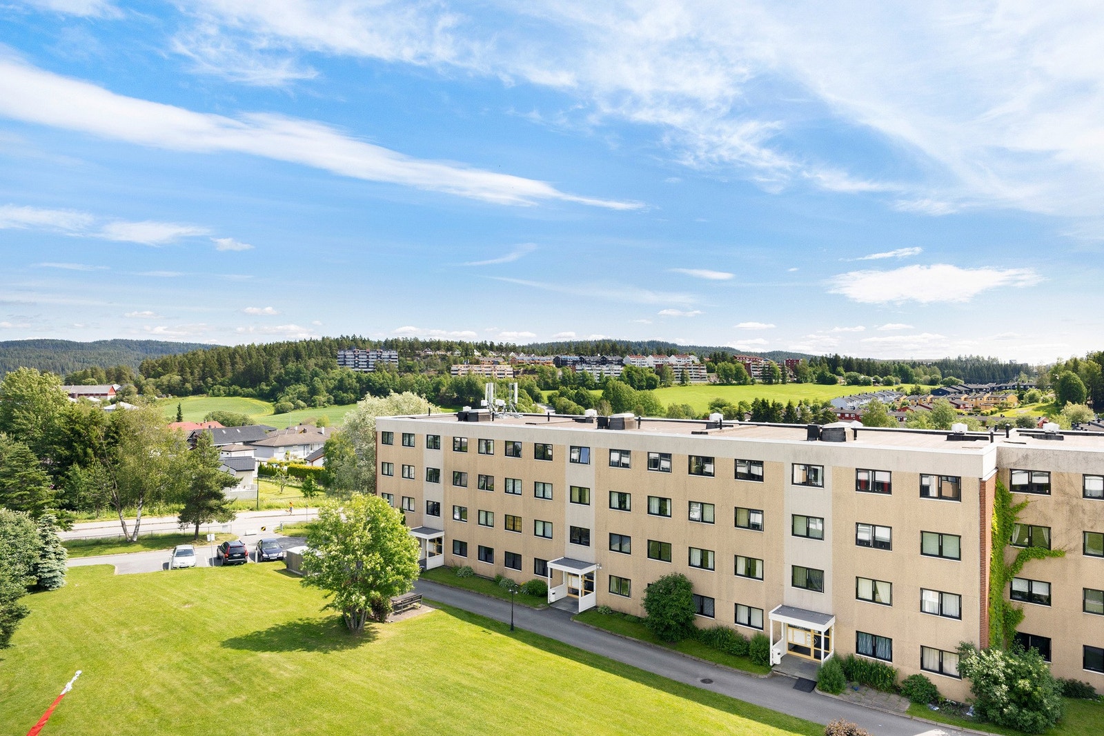 Ali Hashmi v/EIE eiendomsmegling har gleden av å presentere Tulipanveien 40!. Galleribilde