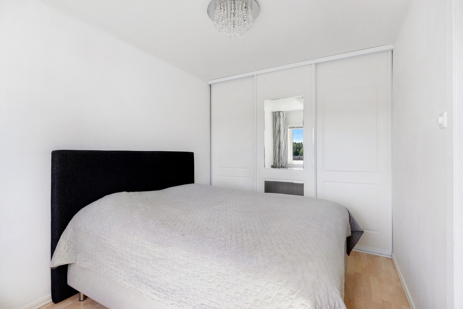 God med skapplass på soverommet. Galleribilde