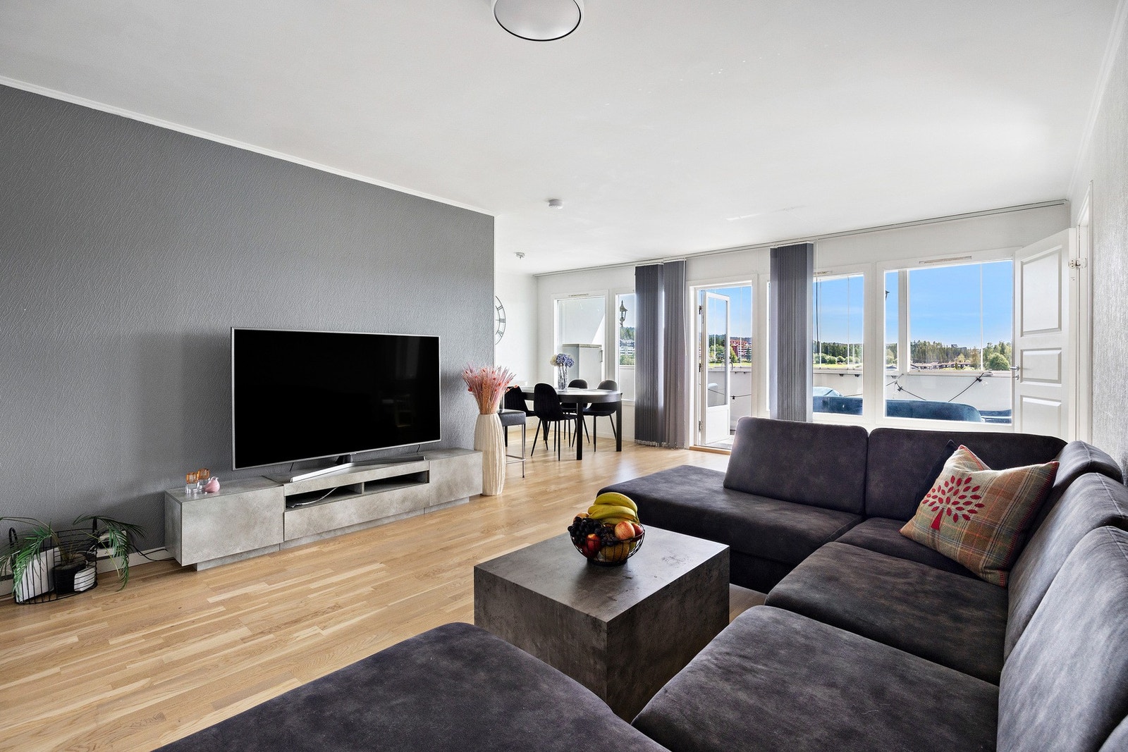 Ali Hashmi v/EIE eiendomsmegling har gleden av å presentere Tulipanveien 40! Galleribilde