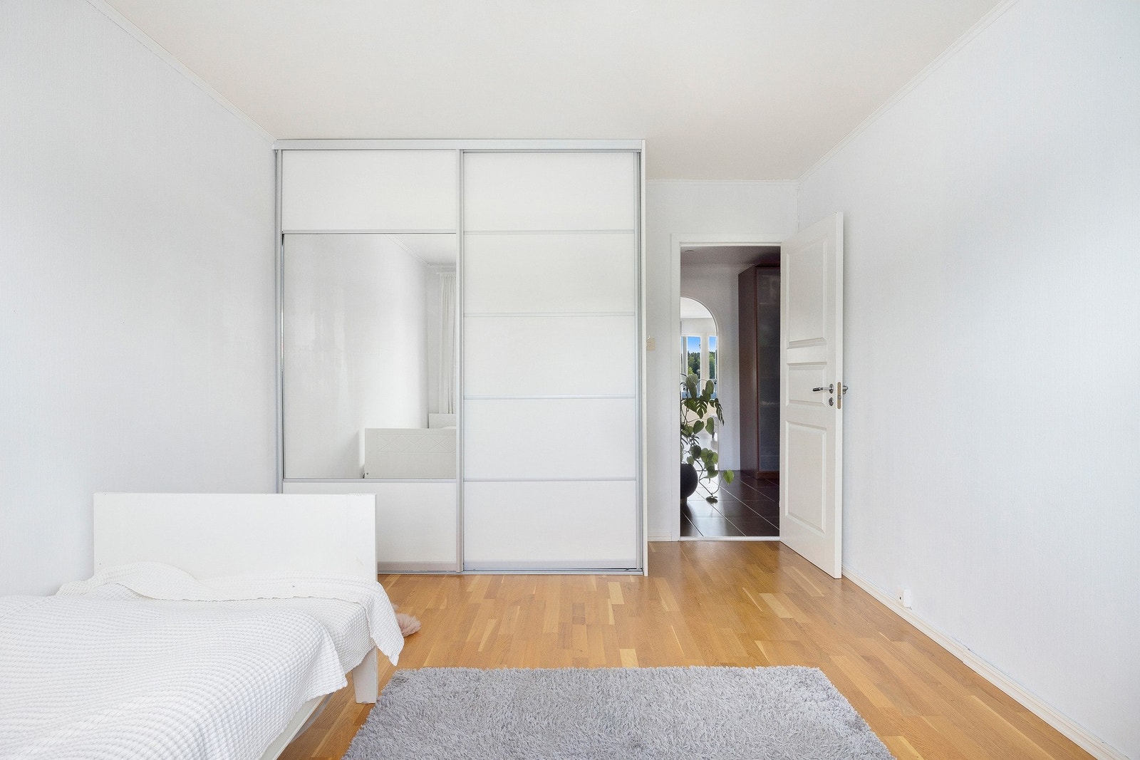 Soverommet får god med natulig lysinnslipp. Galleribilde