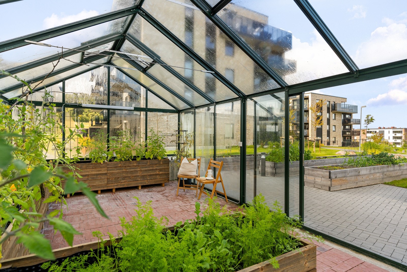 Sameiet har også pent opparbeidede uteområder med park og beplantning, samt en hyggelig parsellhage Galleribilde