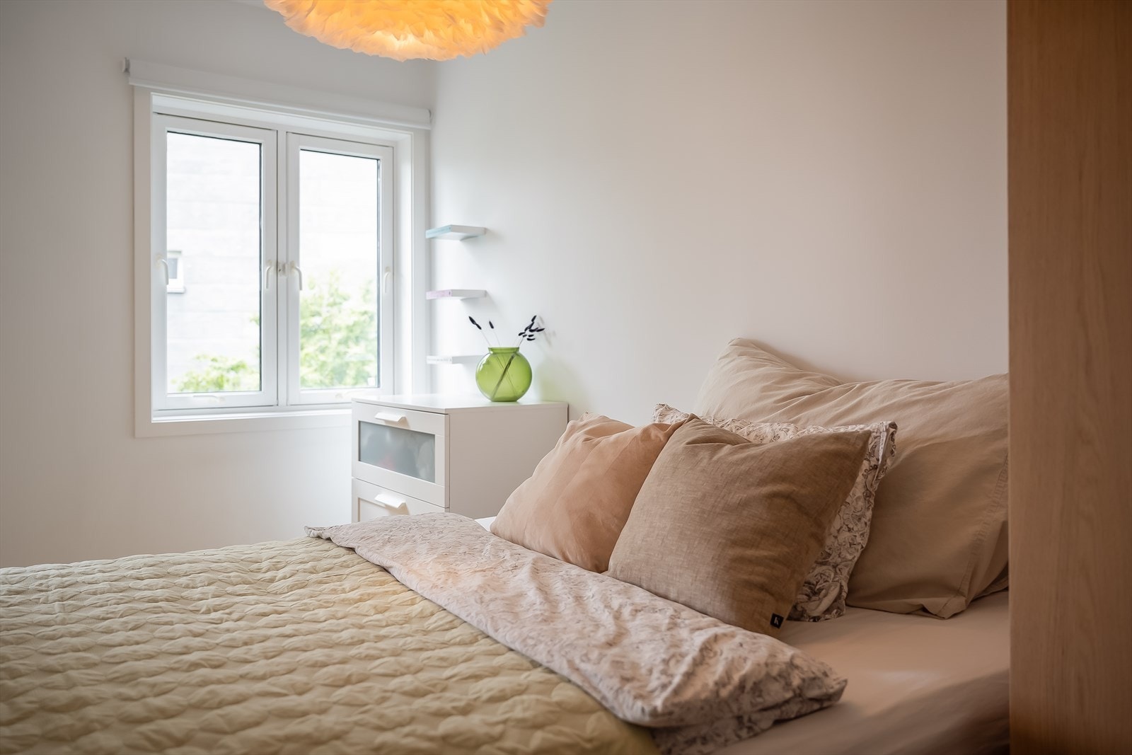 Her får en enkelt plass til dobbeltseng, garderobeløsninger og annet ønsket møblement. Galleribilde