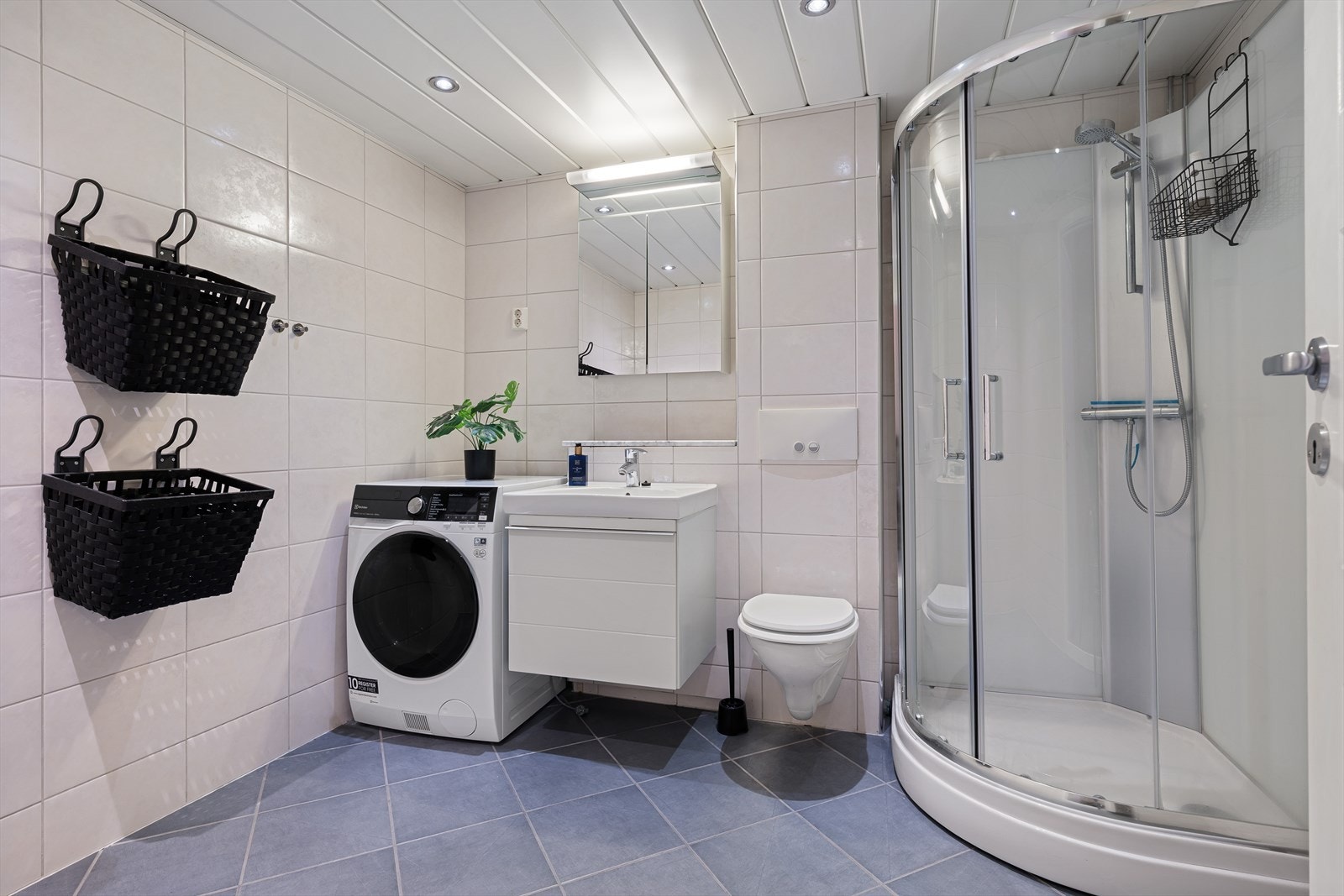 - Helfliset baderom med behagelig varme i gulvet - Galleribilde