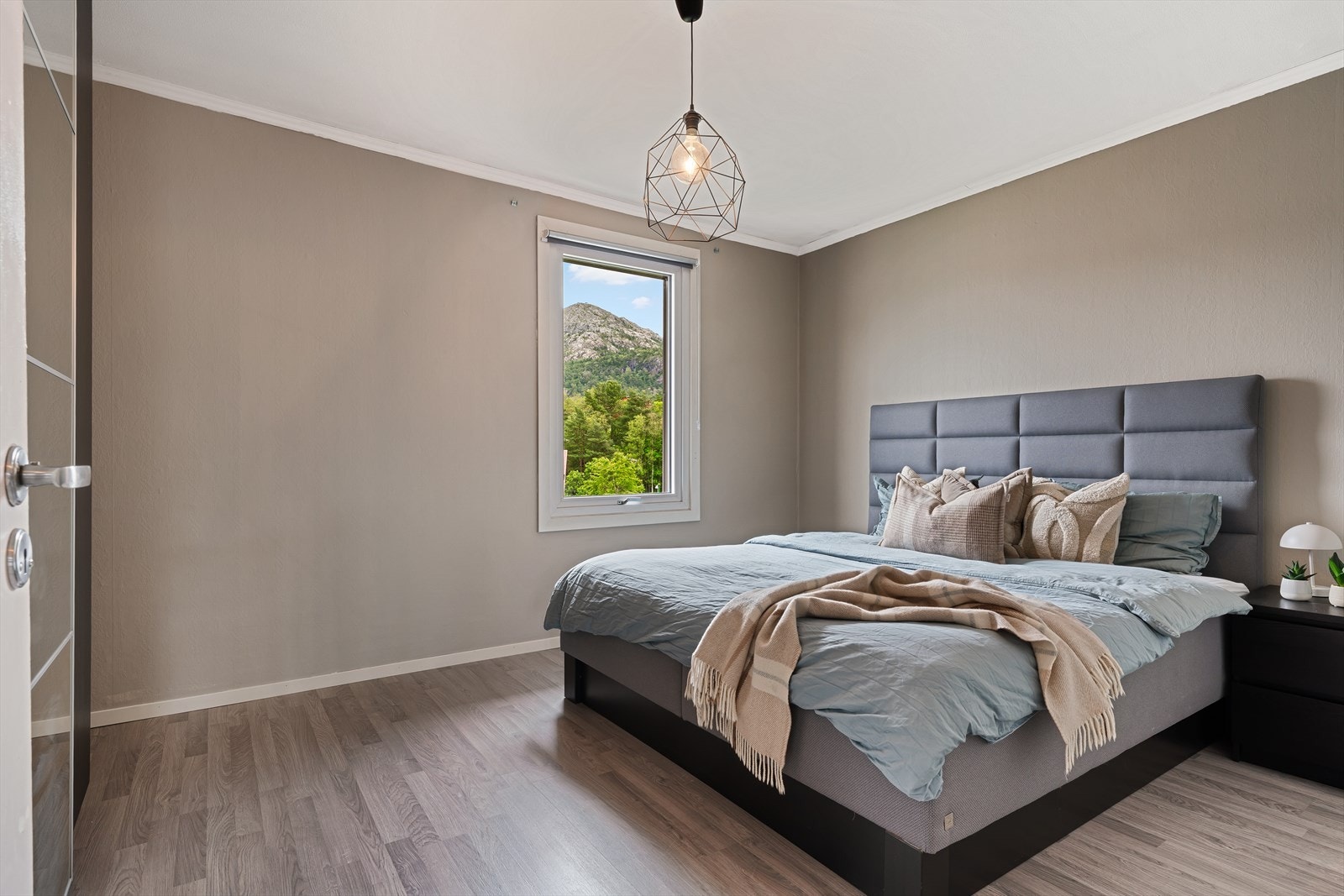 - Soverommet måler hele 14m² - Galleribilde