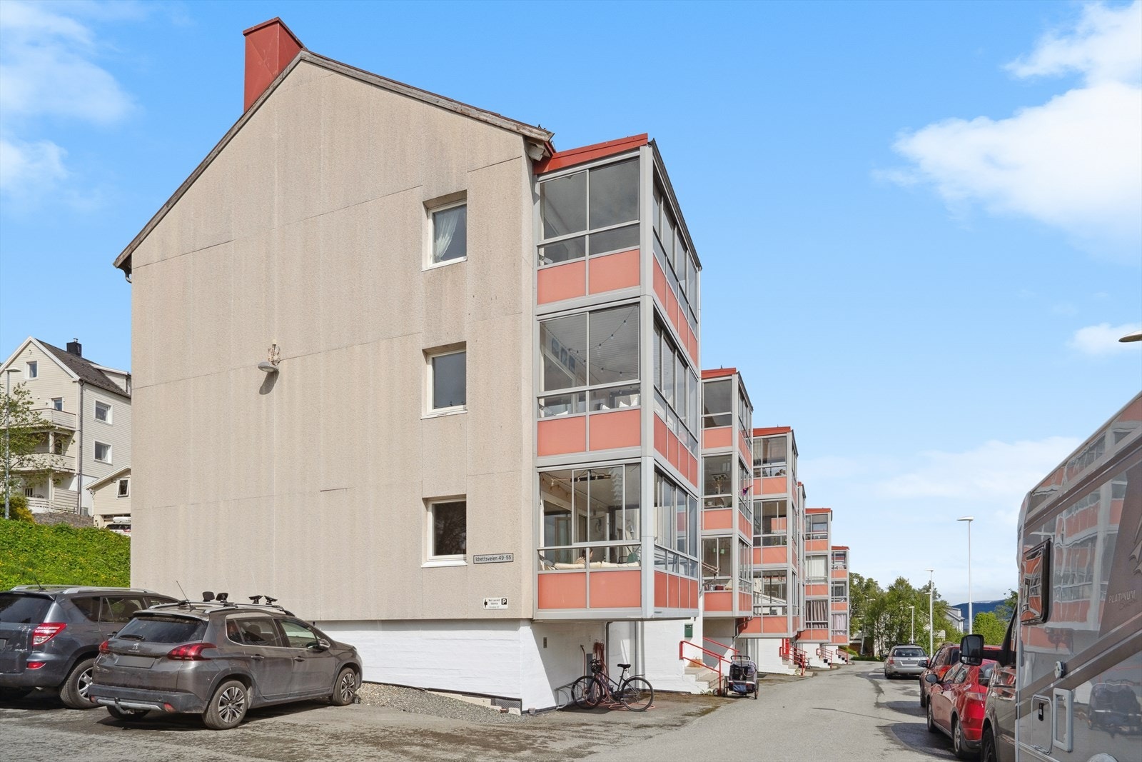 Leiligheten har en fin beliggenhet i 1. etasje, noe som sørger for en enkel adkomst. Galleribilde
