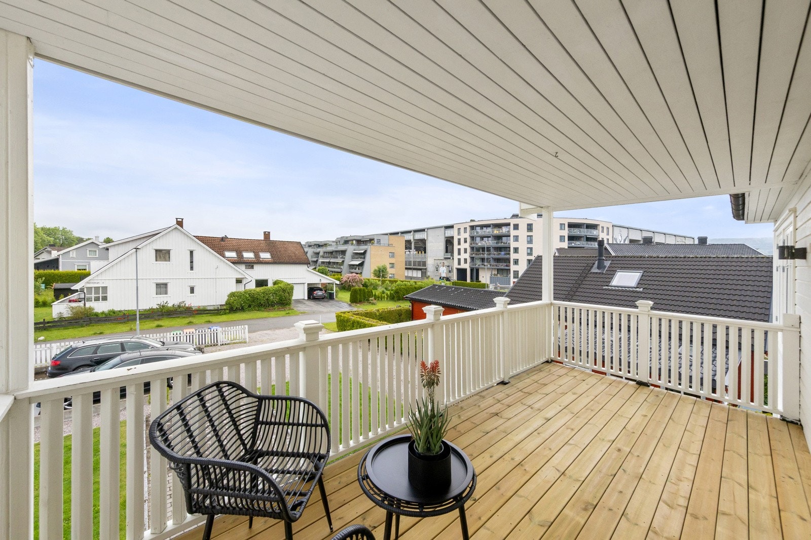 God plass til grillen og ønsket møblement - flott plass for lange lyse kvelder. Galleribilde