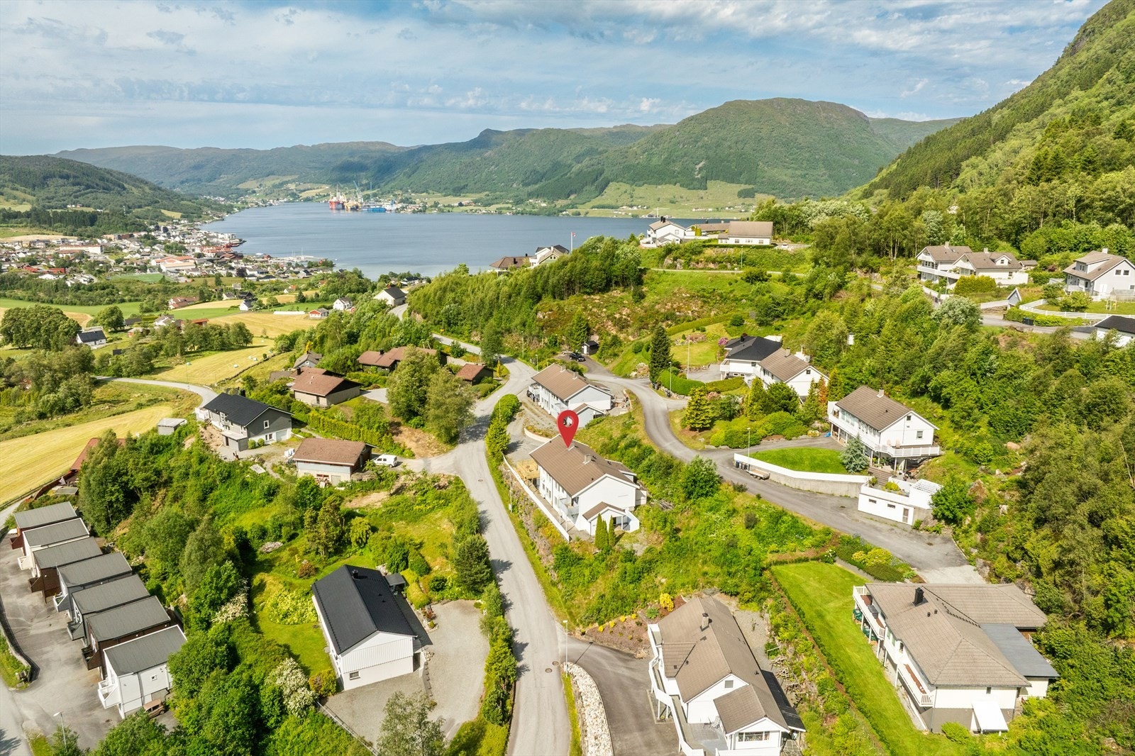 Velkommen til Øvrehage 135, presentert av eiendomsmegler Christoffer Haugeberg Våge Galleribilde