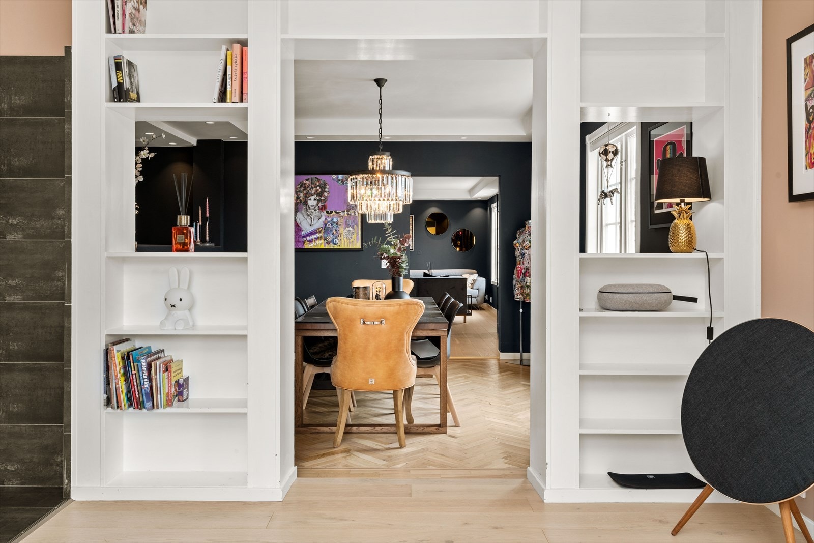 Biblioteket har masse lagringsplass. Galleribilde