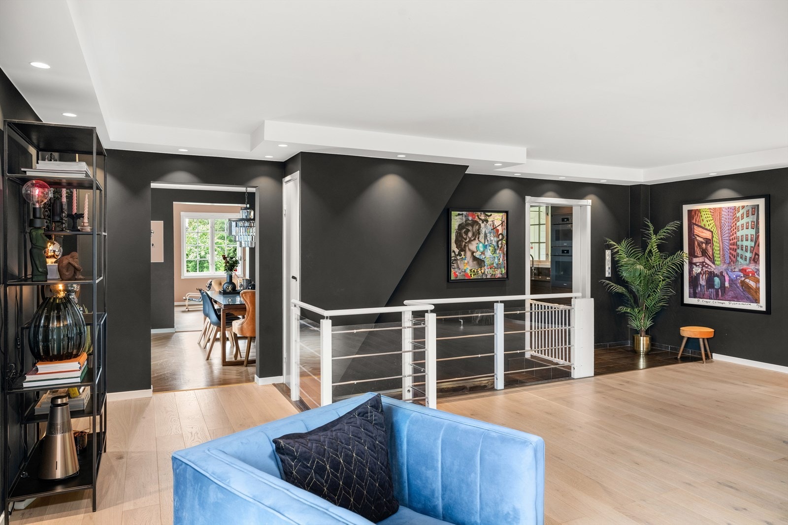Det er eksklusive materialvalg i hele boligen. Galleribilde