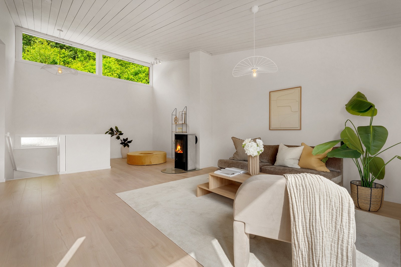 Ekstra takhøyde og vindu i begge ender av rommet gir en spesielt god atmosfære. Galleribilde