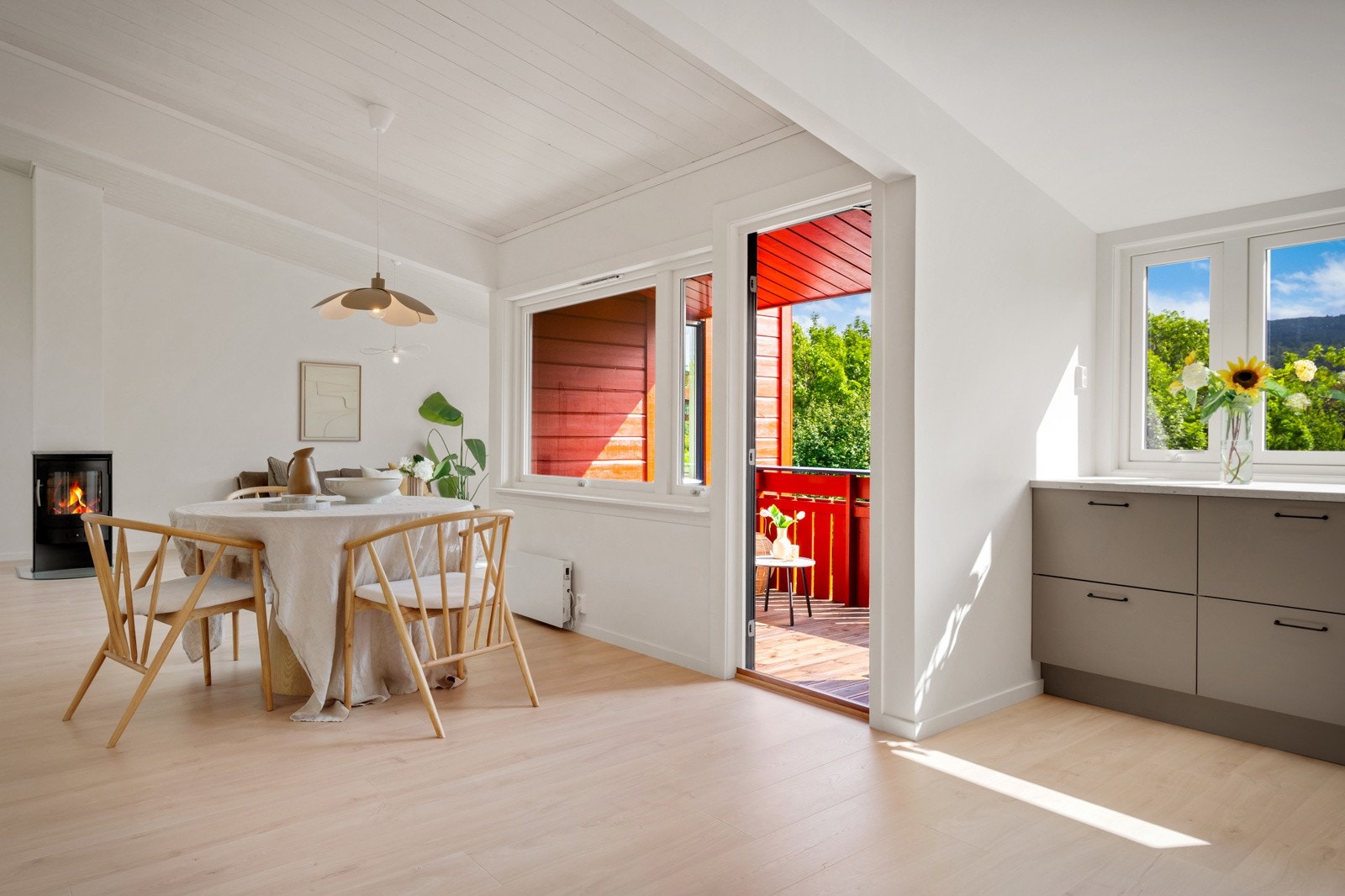 Det er en fin flyt mellom de ulike sonene i huset. Galleribilde