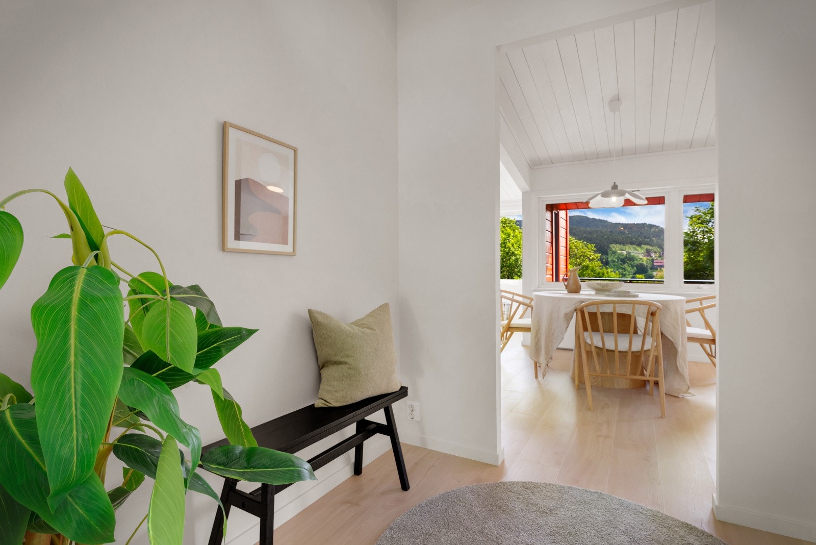 Ved entréen i hovedetasjen er det ekstra toalettrom. Galleribilde