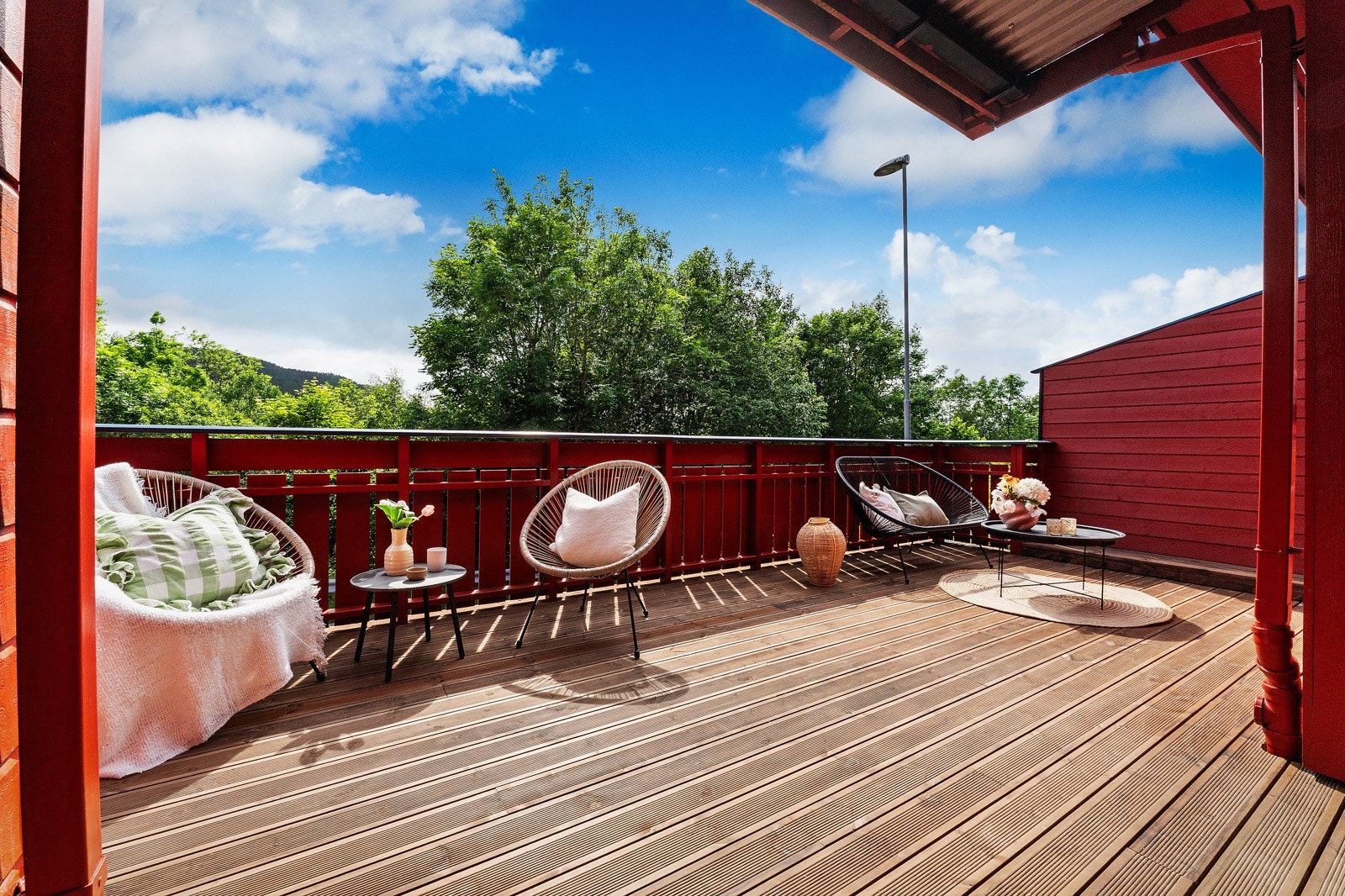 Her sitter du uforstyrret og fredelig, samtidig sol det er lett for barna å løpe rundt i området. Galleribilde