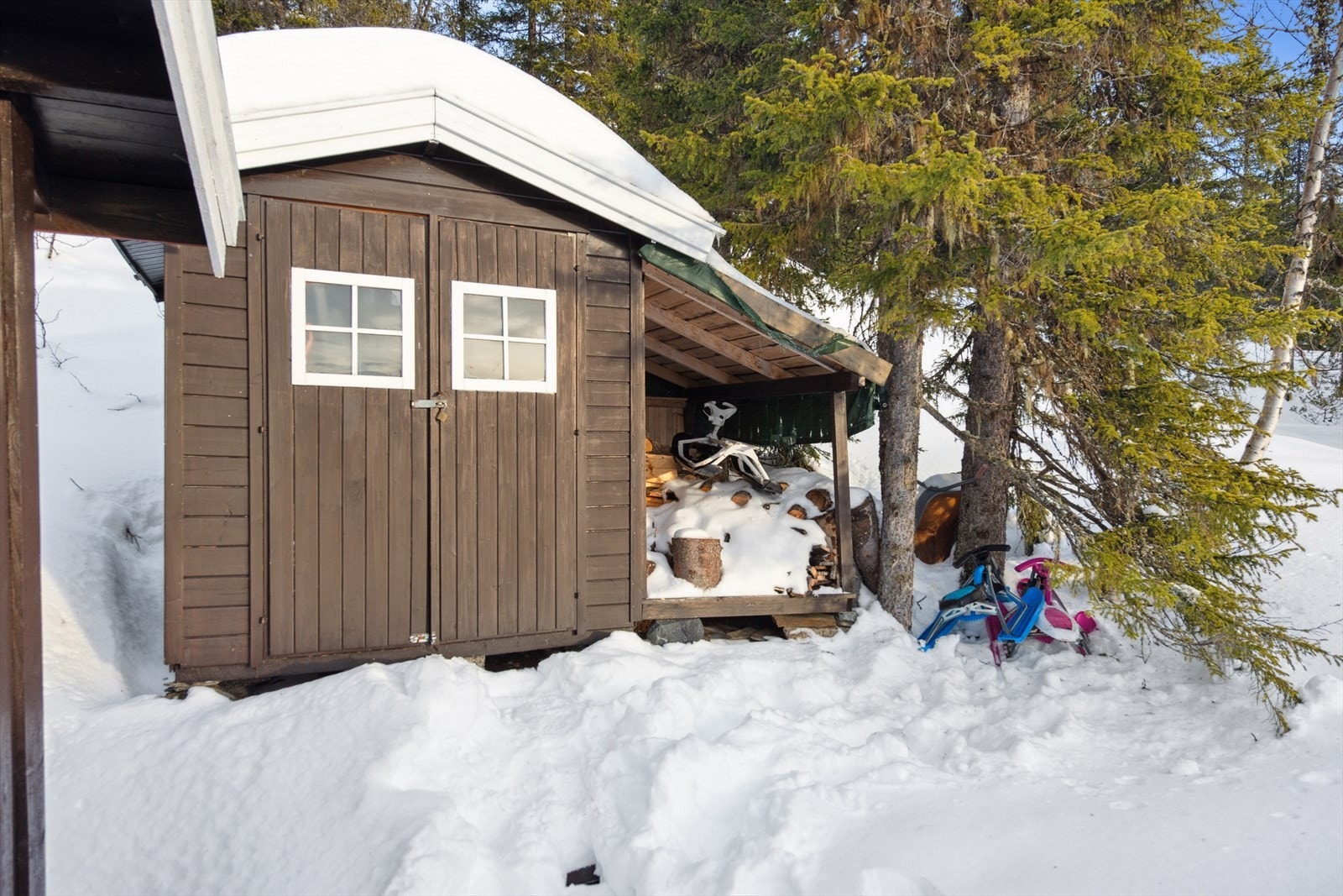 Kjekt med frittstående utebod på 3 kvm, til lagring. Galleribilde