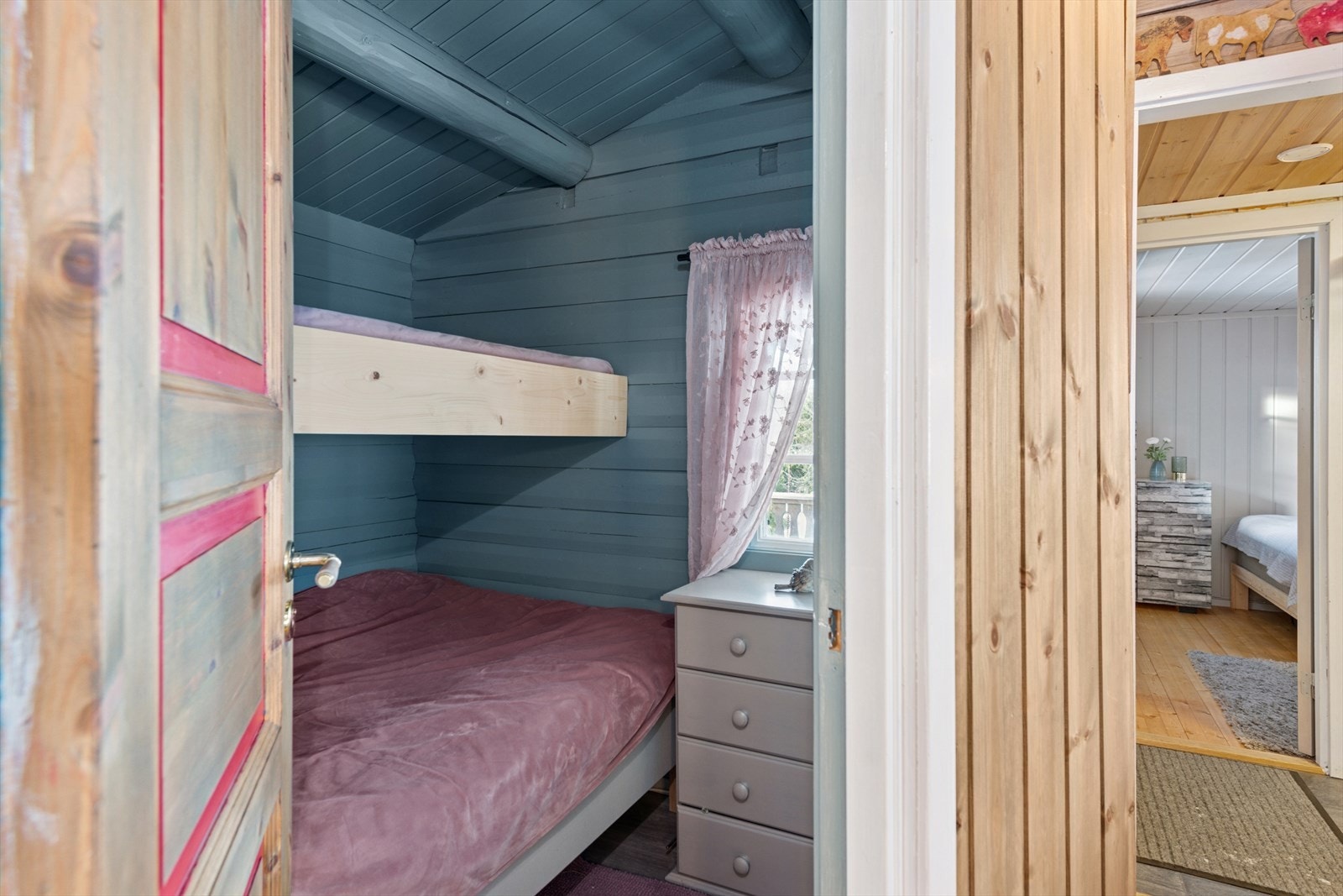 Slik hytta er innredet pr. i dag, er det sengeplass til 5 personer. Galleribilde