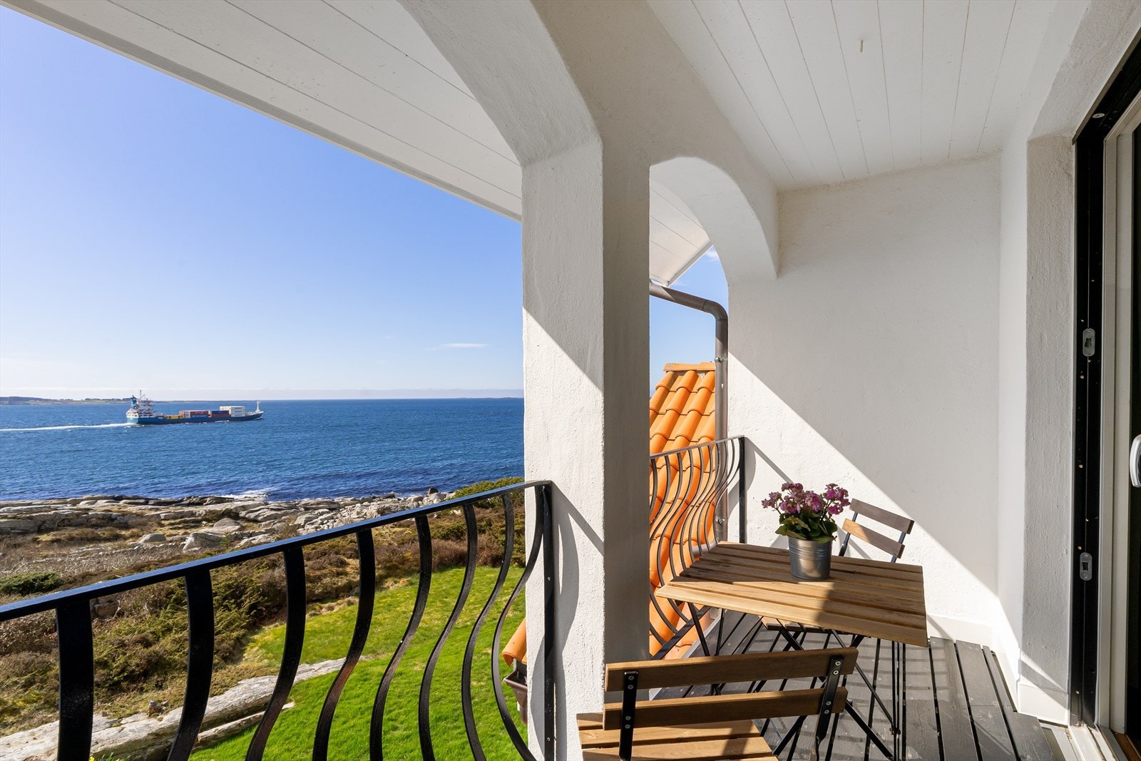 Utsikten fra balkong og soverom Galleribilde