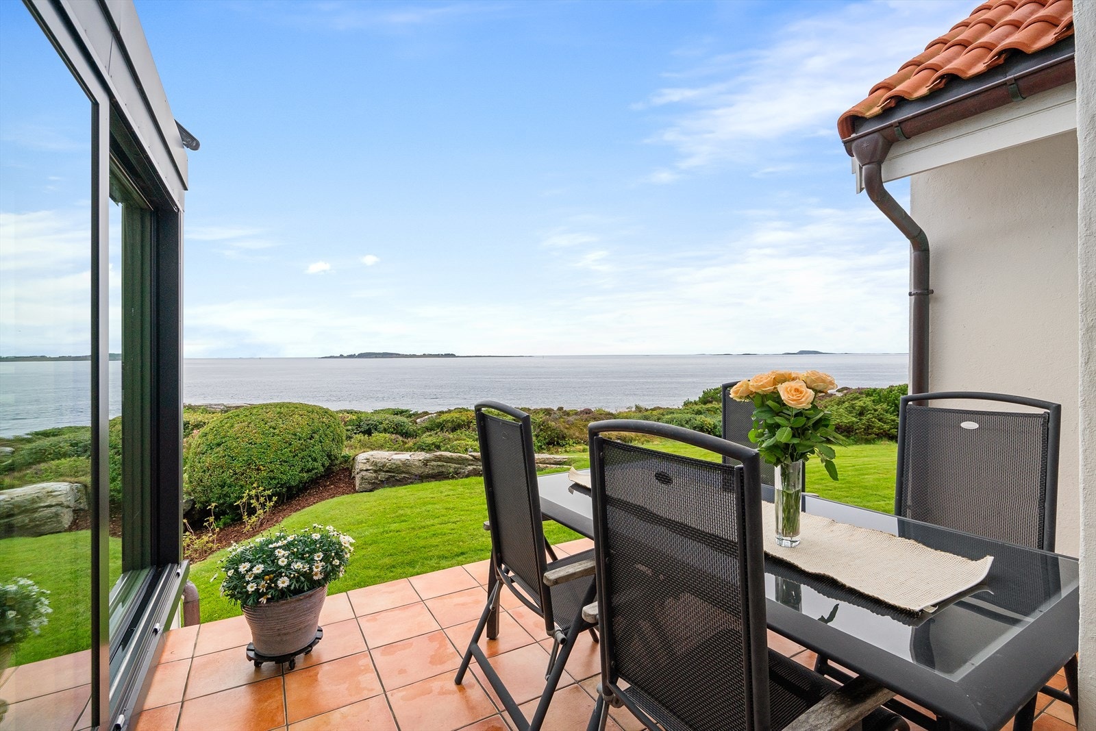 Perfekt for sosiale sammenkomster og sene grillkvelder på sommeren Galleribilde