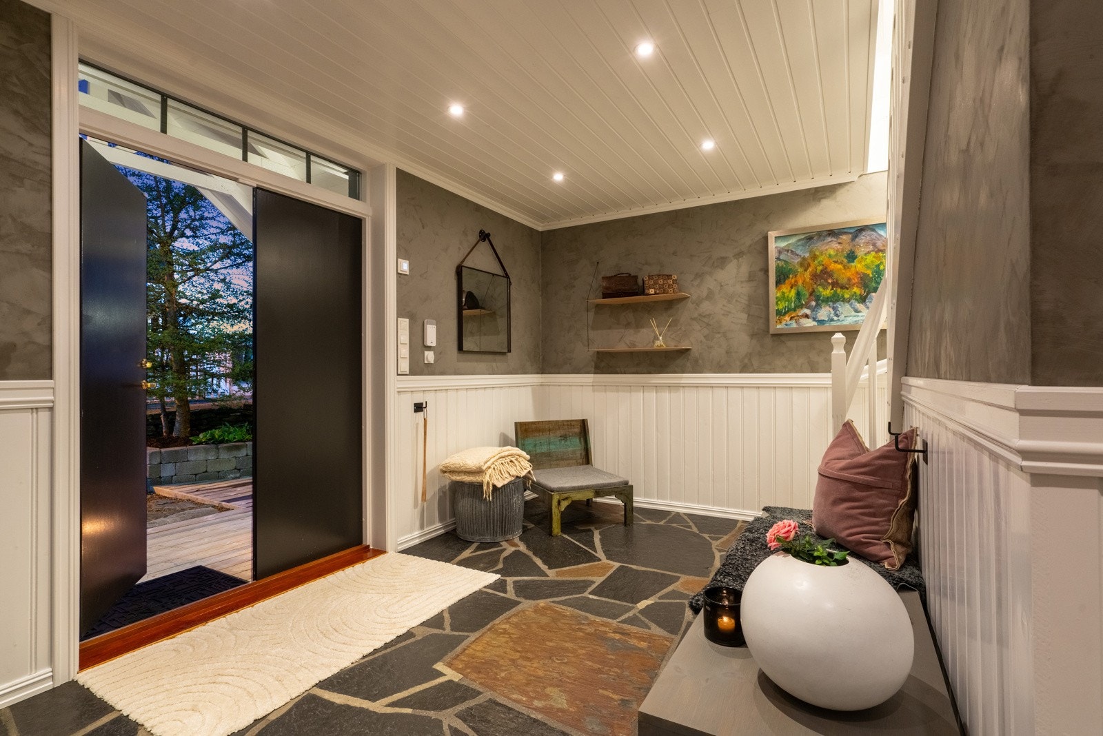 Dersom du ønsker å se mer, husk å melde deg på til visning! Galleribilde