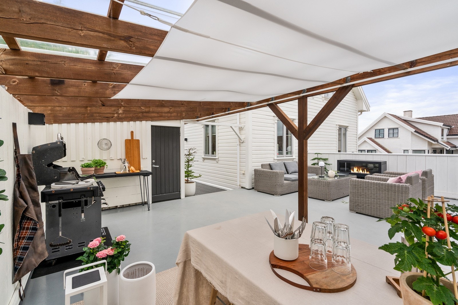 Utebod i tilknytning til terrassen. Galleribilde