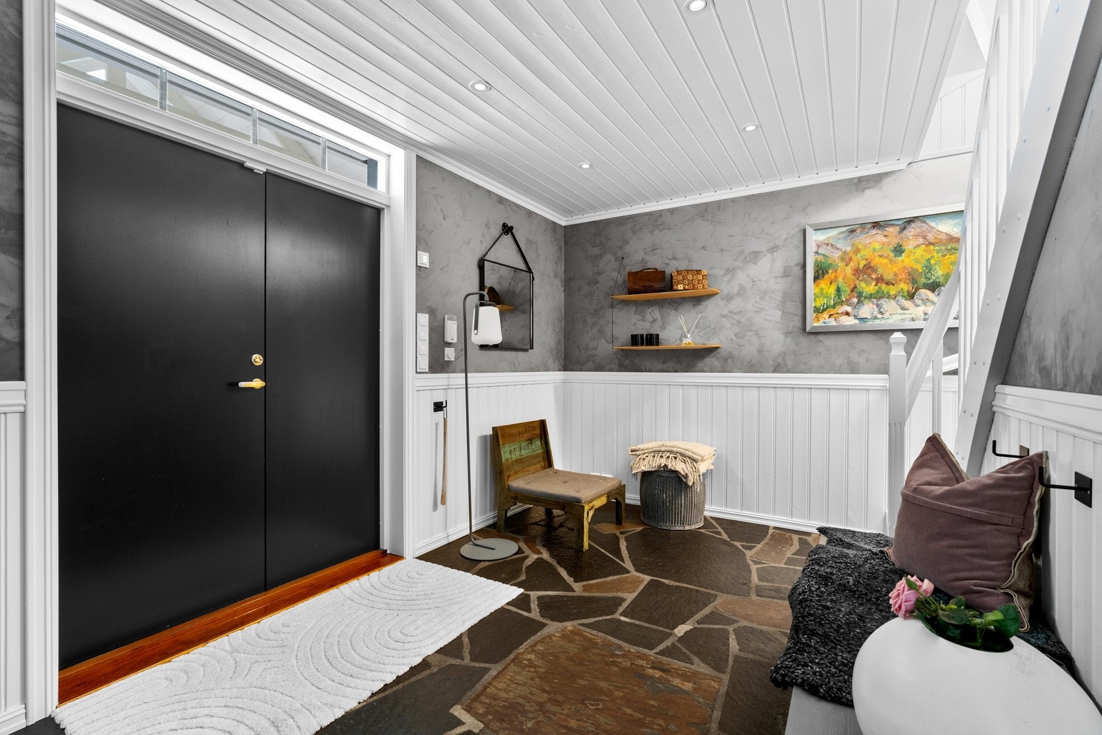 Hall/gang med Otta skifer på gulvet. Gulvvarme. Galleribilde