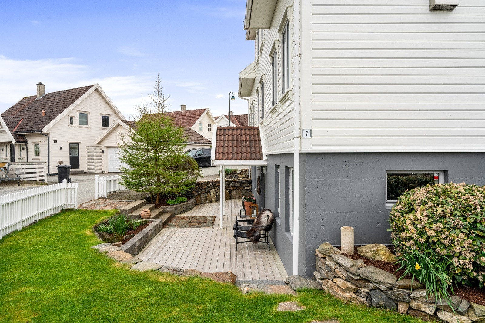 Trapp mot nord ble etablert i 2025 for adkomst rundt hele eiendommen. Galleribilde