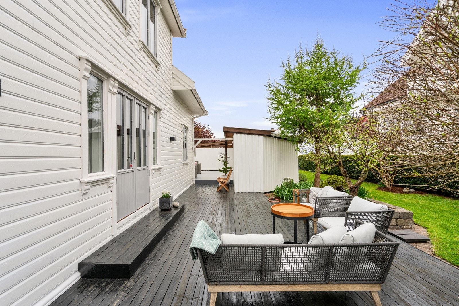 Uteområdet er solrikt og kan skilte med sol fra tidlig morgen til sent på kvelden. Galleribilde