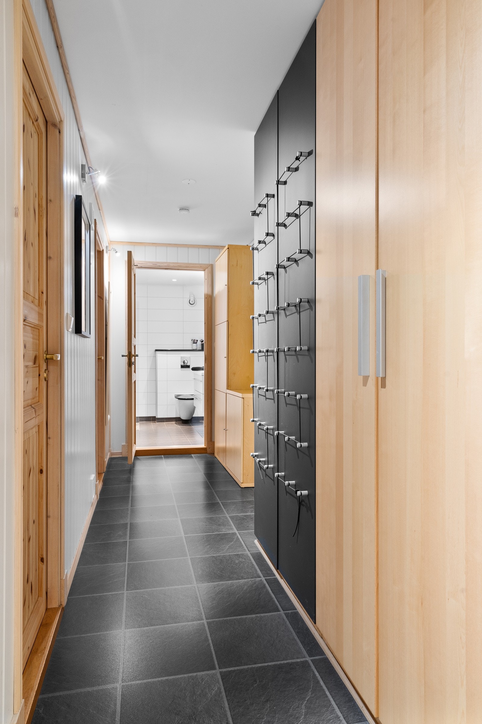 Gang i underetasjen. Galleribilde