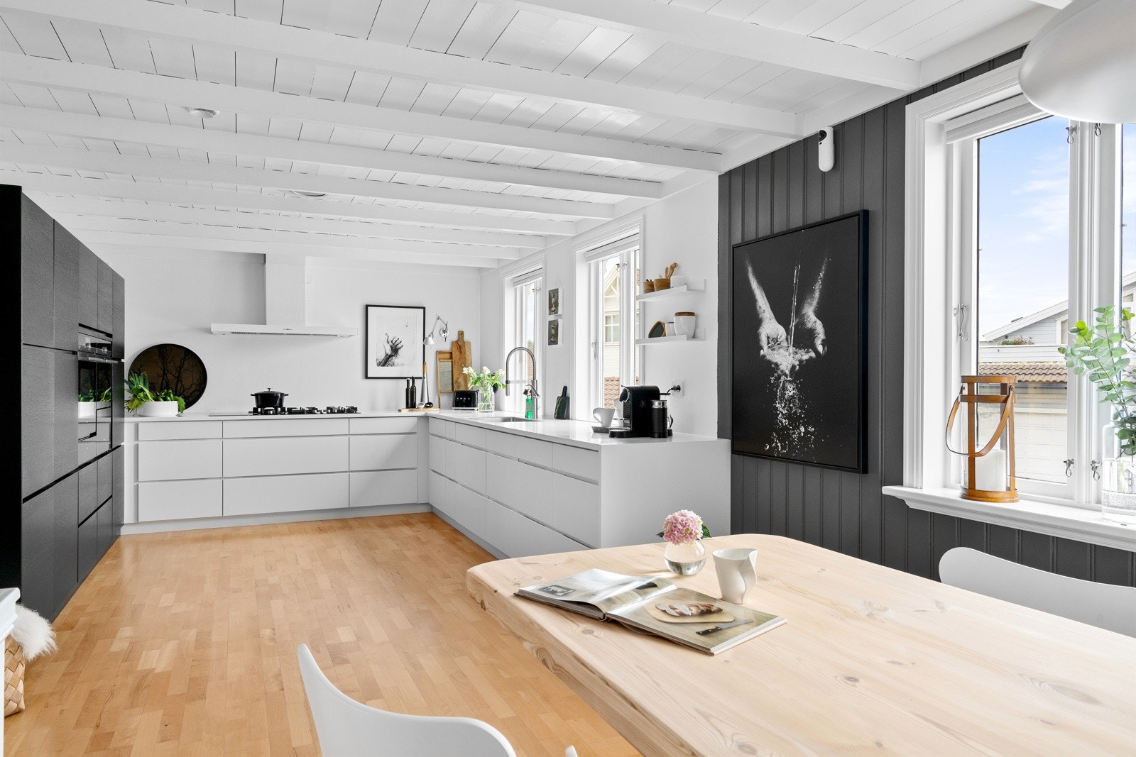 Delikat Kvik kjøkken i moderne utførelse - perfekt balansert mellom funksjon og design Galleribilde