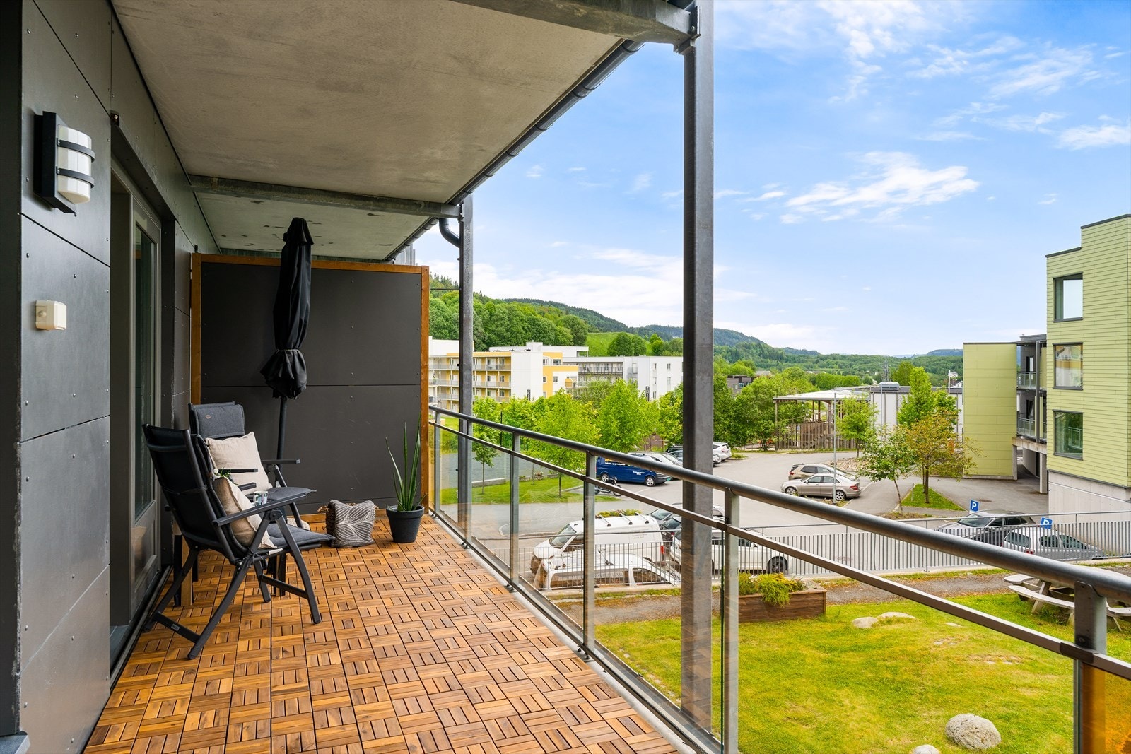 Balkongen vender mot sørvest. Galleribilde