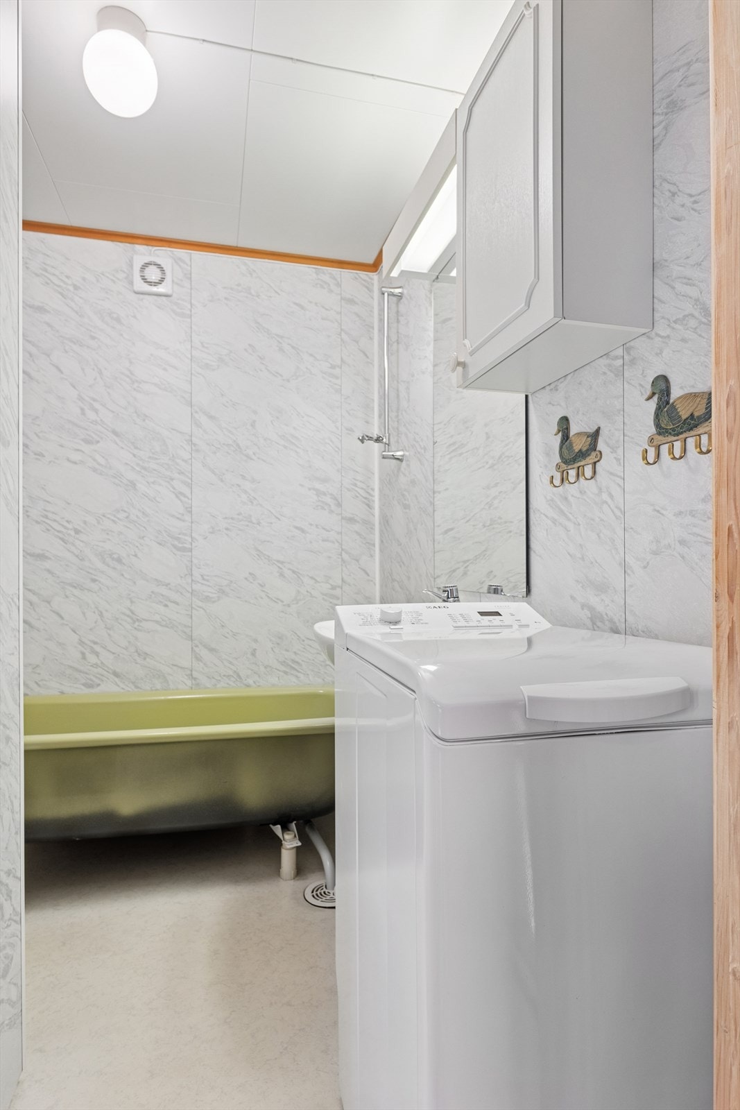 Bad/vaskerom ligger i 1. etasje Galleribilde