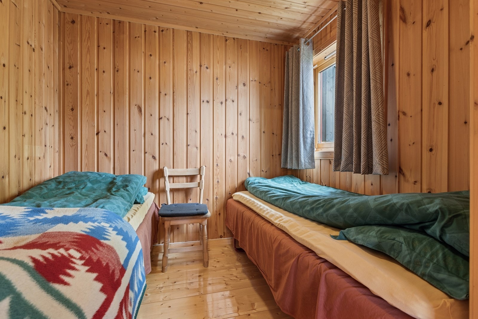 Soverommet i 1. etasje har adkomst fra kjøkkenet. Galleribilde