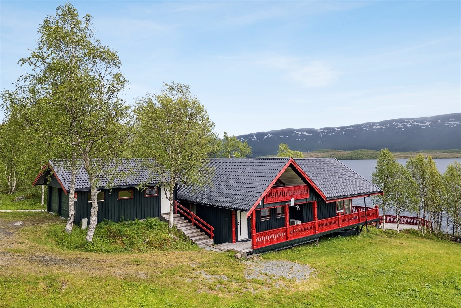 Denne velholdte fritidsboligen fremstår som svært innbydende og er godt vedlikeholdt både innvendig og utvendig. Galleribilde