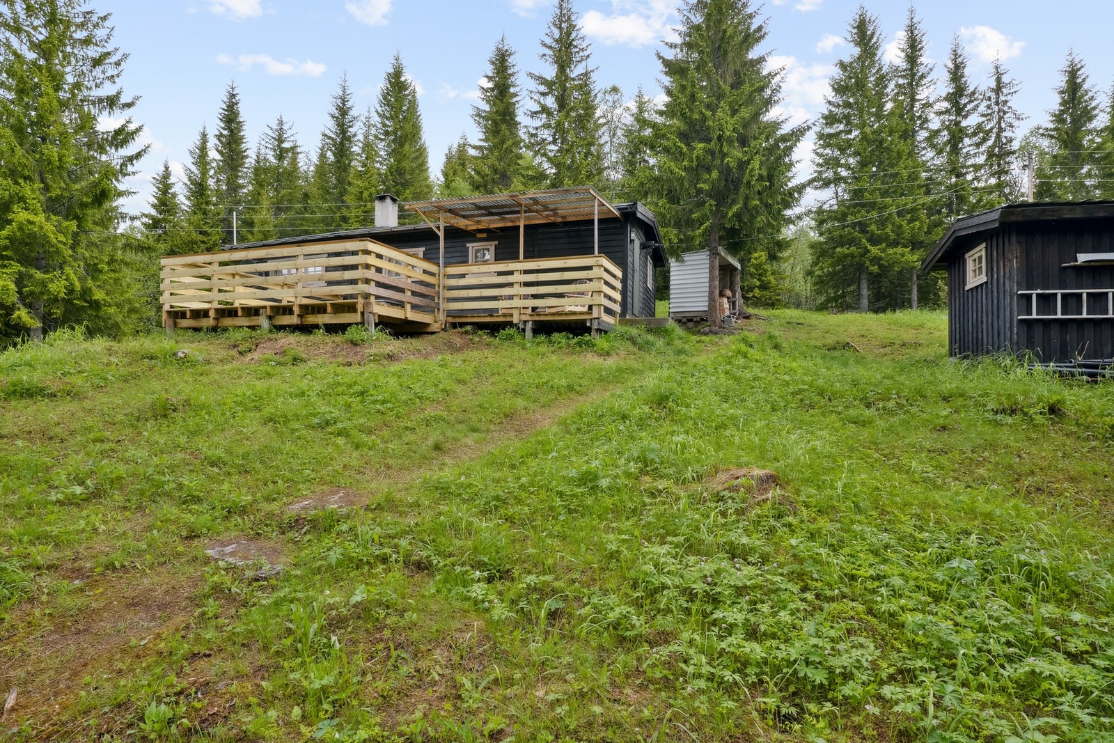 Velkommen til Nesjøvegen 17! En tilbaketrukket og skjermet fritidseiendom. Galleribilde